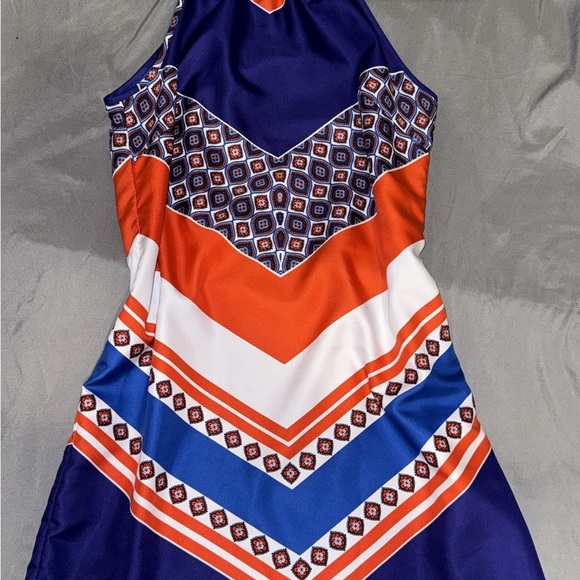 Banana Republic Women’s Geometric Patterned Halter Mini Dress
Size 4 - Picture 4 of 5